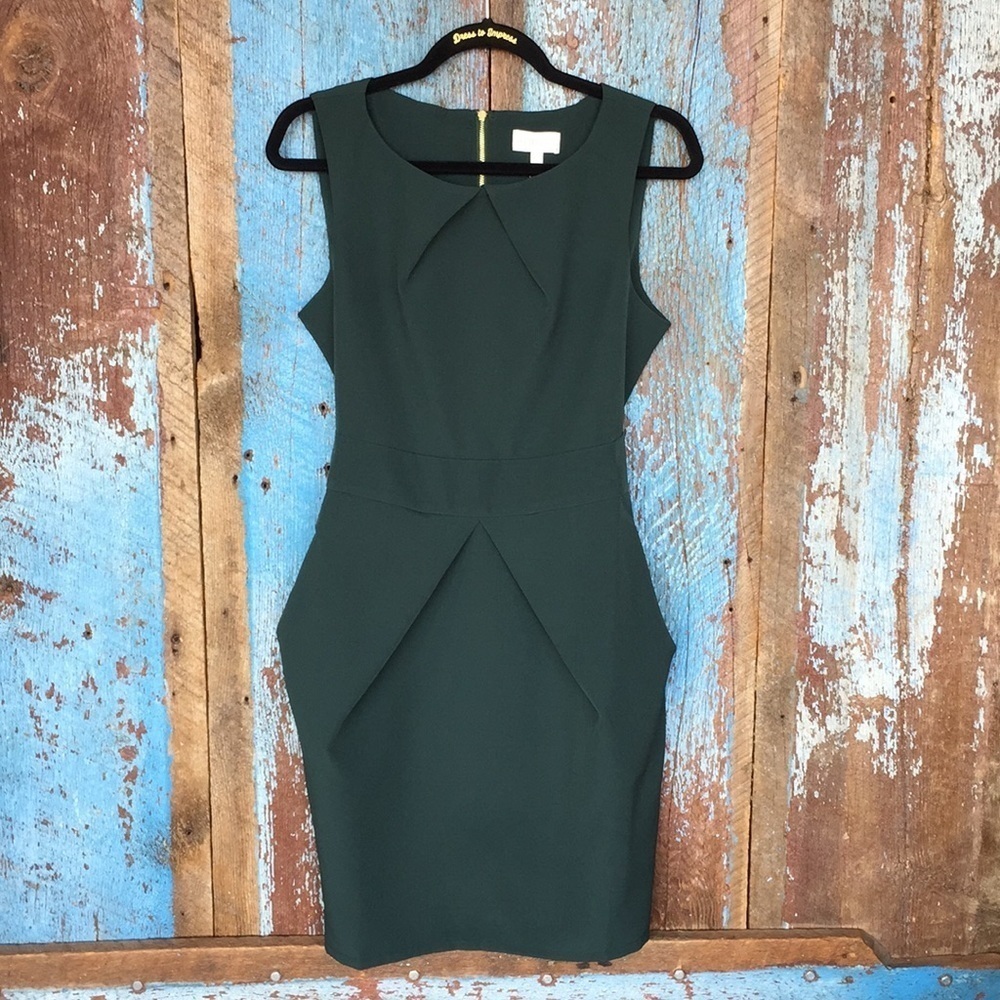 Apricot Tulip Pleated Pine Green Sleeveless Dress - Picture 3 of 7